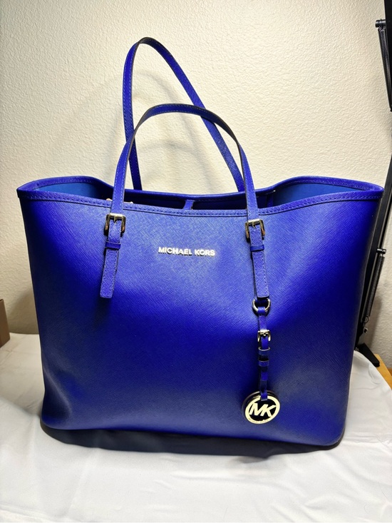 Michael Kors Handbags - Michael Kors Large Unlined “Minimalist Travel” Tote in Blue with Gold Hardware